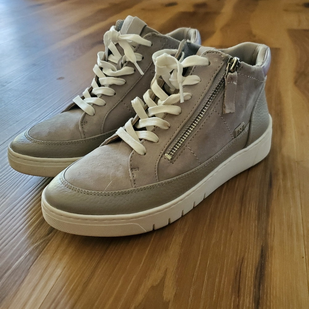 Naturalizer Sneakers (womens size 7)